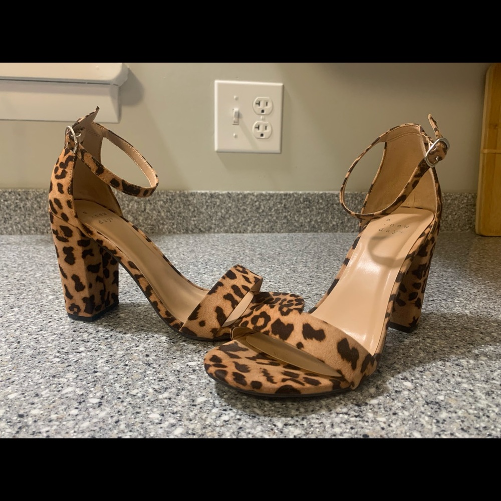 Leopard print a new day pumps size 7